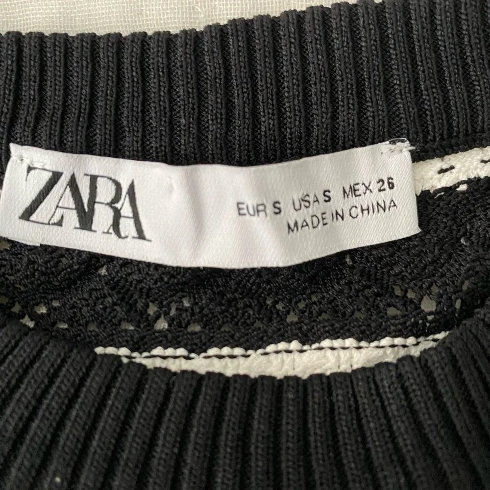 Zara Long Sleeve 🔳 - Picture 2 of 2